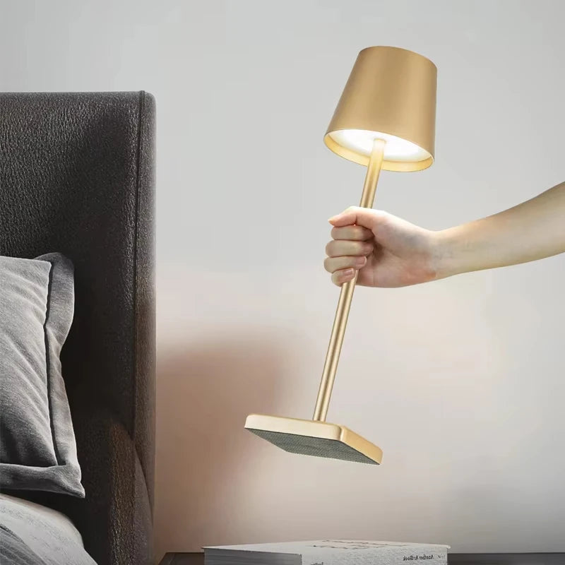 Dotykowa lampka LED – minimalistyczny styl i łatwa obsługa