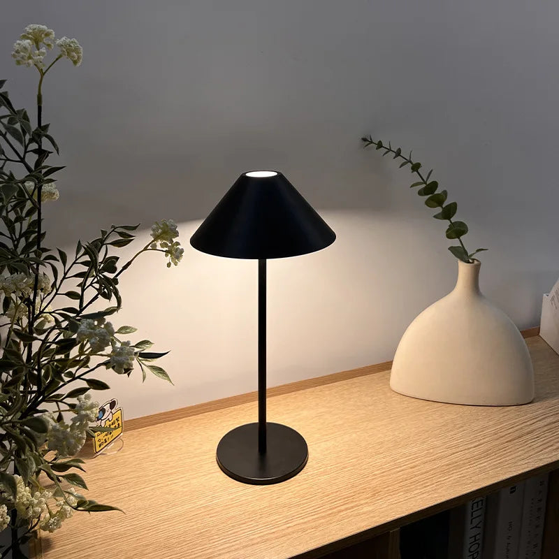 Lampka LED Claeted z ciepłym światłem – idealna do sypialni i kawiarni